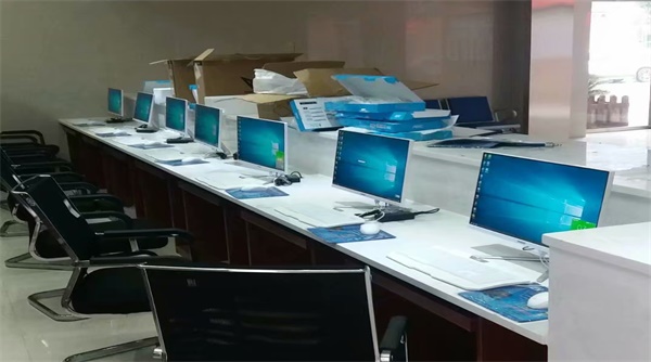 大冶市和平社区办公电脑