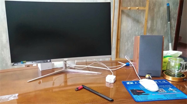 27寸曲面屏电脑